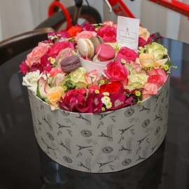 Macaron and Flowers Box